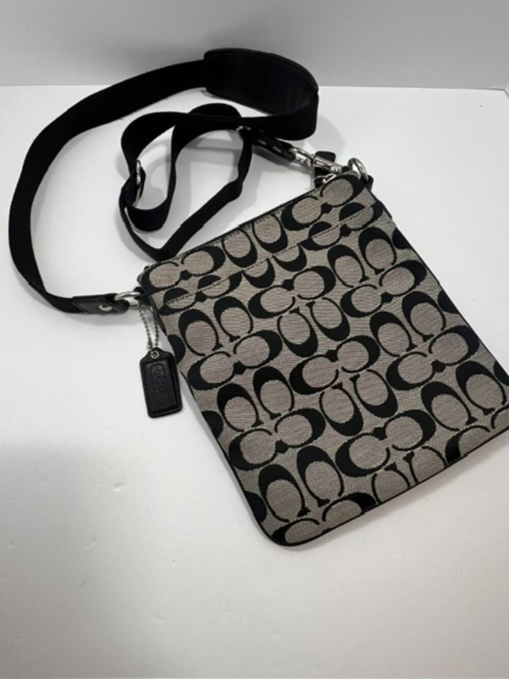 COACH SUTTON SIGNATURE SWINGPACK CROSSBODY GRAY/BLACK JACQUARD 43976 EUC - Picture 4 of 12